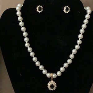 Pearl w/Rhinestone & Black Stone Necklace Set